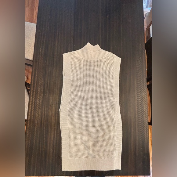Club Monaco high low tunic vest. Merino wool. Light sand color. Size XS. - Picture 3 of 5